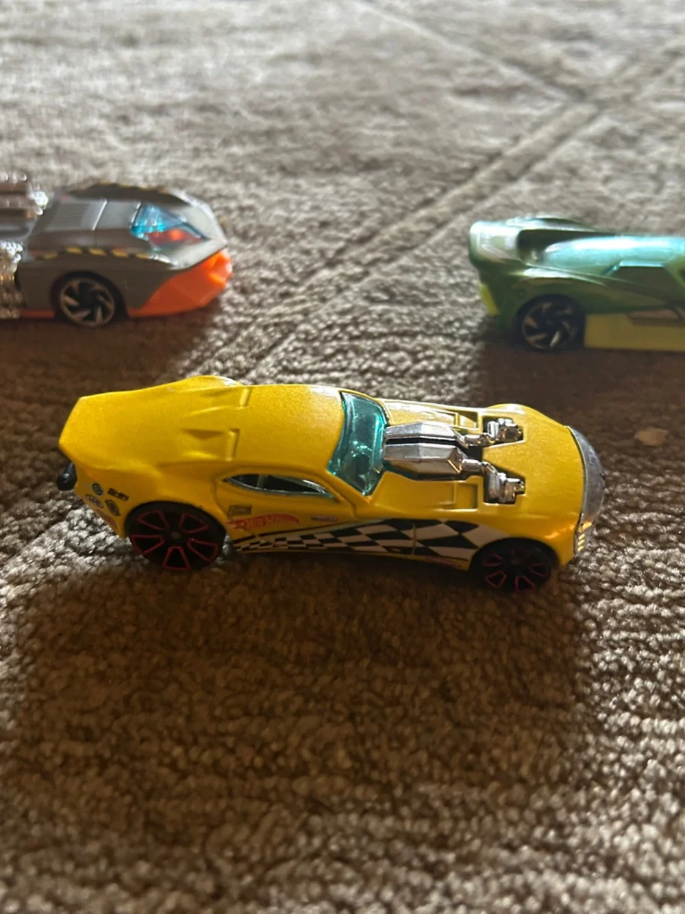 Hot Wheels-Style Kids Toy Car Set - Blue, Green, Red, Yellow & Silver Vehicles